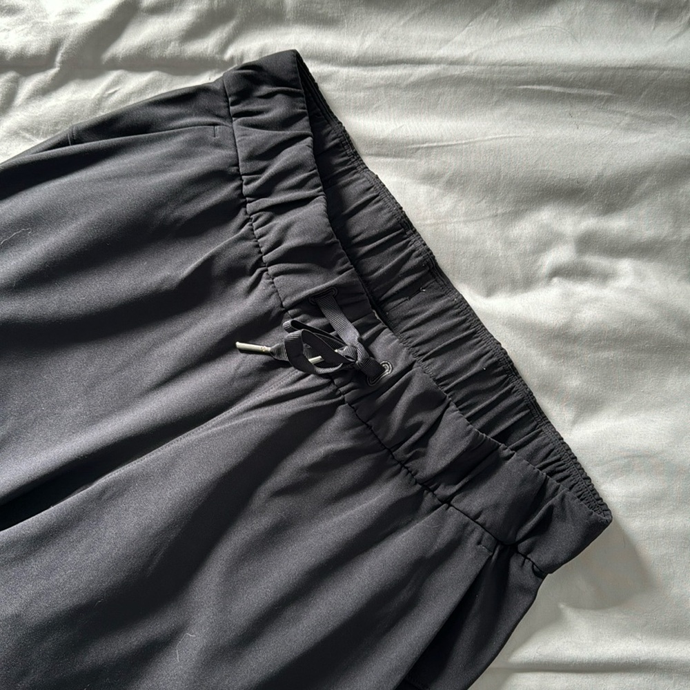 Lululemon On The Fly in Black